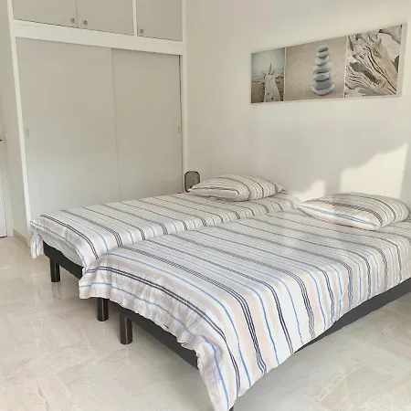Apartment Front De Mer, 80m2 *