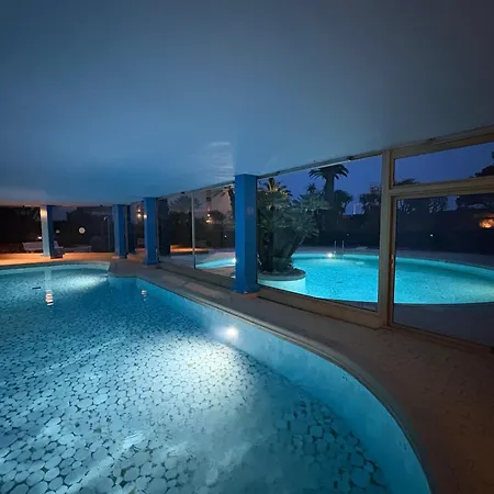 Front De Mer, 80m2 Apartment Cannes